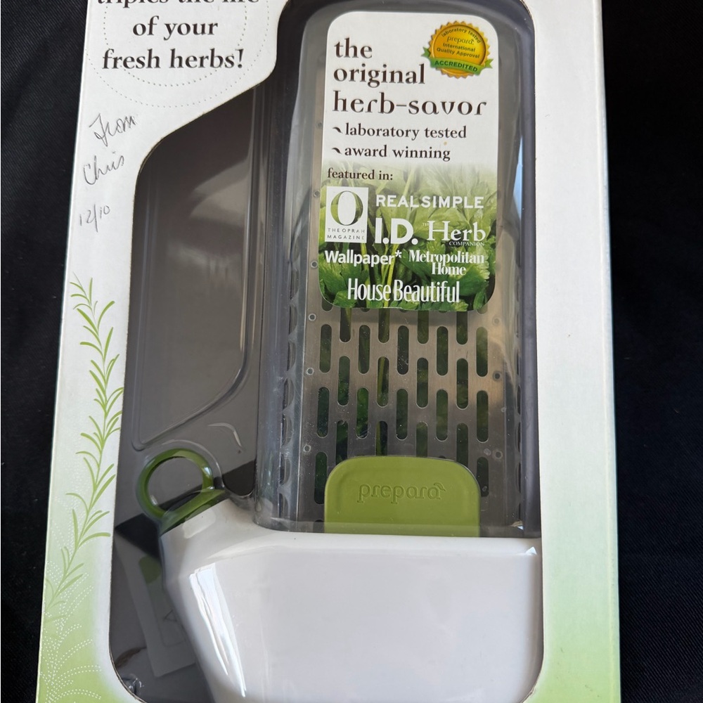 Prepara Herb-Savor Green Herb Keeper